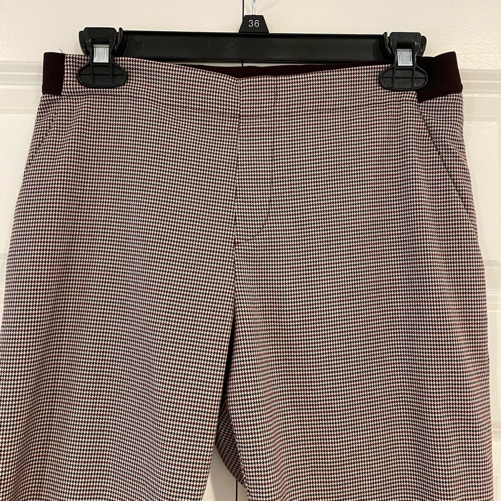 Uniqlo cropped maroon pants with micro houndstooth pattern size s (Waist 26-27)